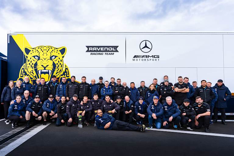 Das siegreiche Team von WINWARD Racing
