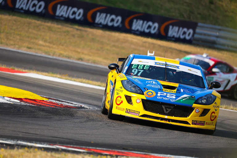 Das schwedische KRT Racing-Team sorgt in der ADAC GT4 Germany für Action
