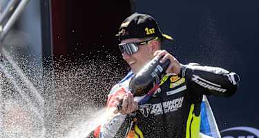 Tom Booth-Amos siegte mit seiner Triumph