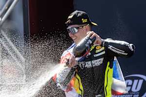 Tom Booth-Amos siegte mit seiner Triumph