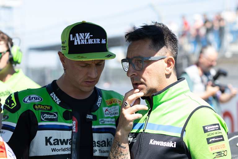 Domi Aegerter (li.) mit seinem Crew-Chief Manuel Cappelletti