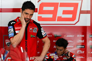 Ducati-Testpilot Michele Pirro mit Marc Marquez