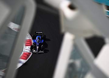 Luke Browning führt die Zeitenliste beim Reifentest in Abu Dhabi an