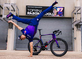 Toprak mit seinem neuen Rennrad