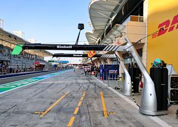 Hier führt Mercedes in Bahrain seine Boxenstopps durch