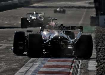 Max Verstappen hat in China alle Hände voll zu tun mit seinem Rennwagen