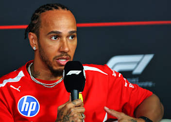 Ferrari-Star Lewis Hamilton wundert sich über den Mercedes-Vorsprung 