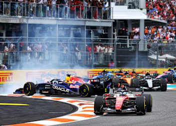Max Verstappen mit einem Dreher kurz nach dem Start