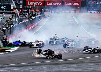 Der Unfall von Zhou Guanyu in Silverstone 2022
