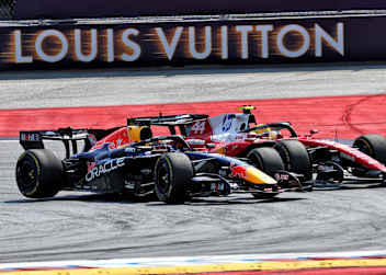 Max Verstappen im Duell mit Lewis Hamilton