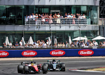 Ferrari gegen Mercedes