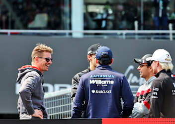 Nico Hülkenberg und Williams-Fahrer Carlos Sainz (mit dem Rücken zu uns)