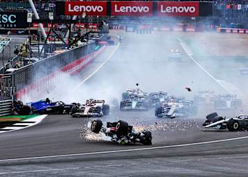 Der Unfall von Zhou Guanyu in Silverstone 2022