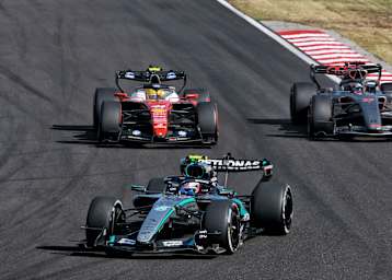 Kimi Antonelli vor Lewis Hamilton