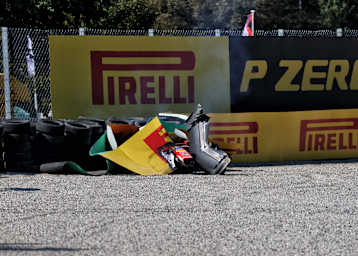 Charles Leclerc beendete den Italien-GP in den Reifenstapeln