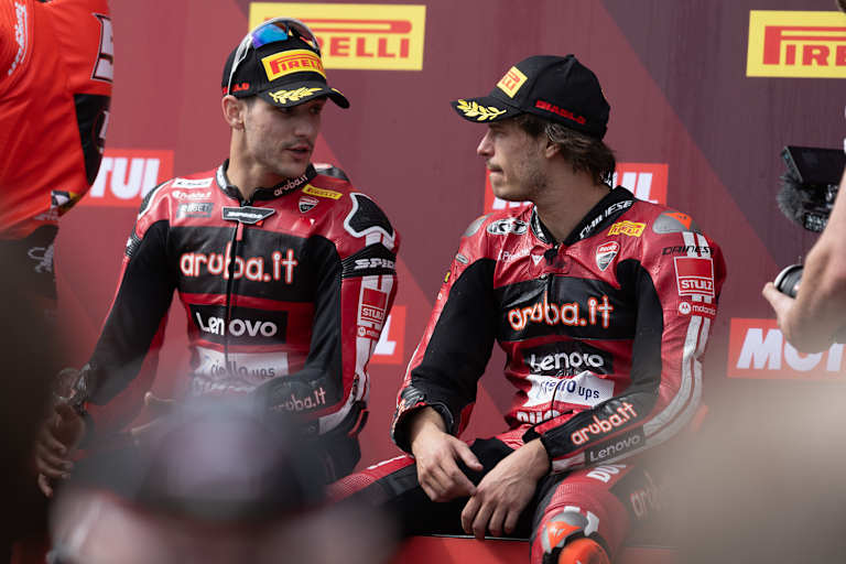Iker Lecuona mit Teamkollege Nicolo Bulega