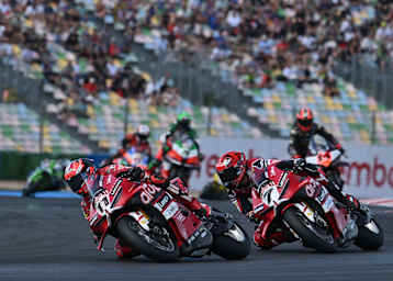 Nur zu Rennbeginn ging es zwischen Bulega und Lecuona eng zu