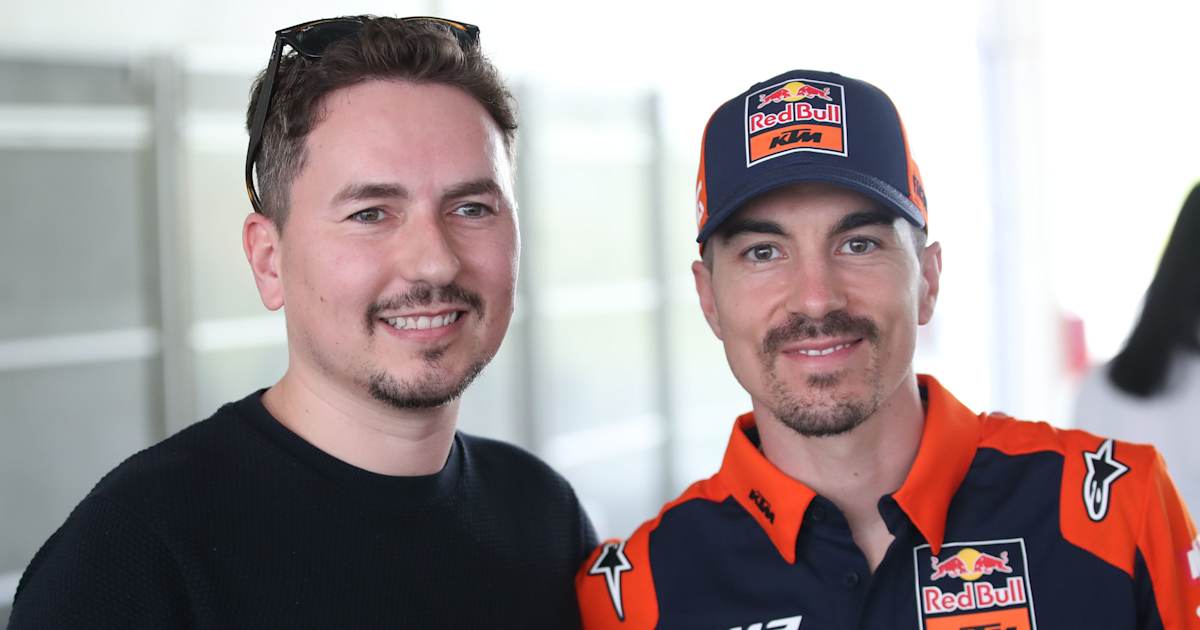 Spion-Jorge-Lorenzo-staunt-ber-das-neue-MotoGP-Bike-von-Ducati