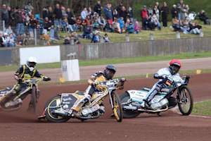 Norick Blödorn (blau) gegen Erik Riss (rot)