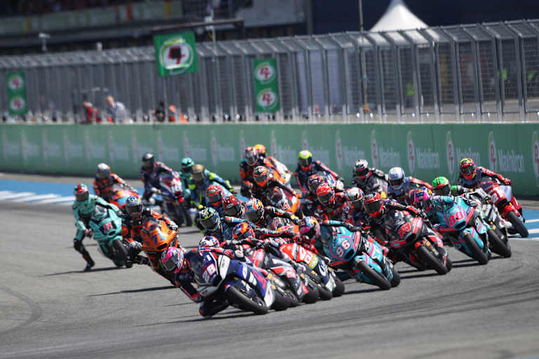 Das Moto2-Rennen musste drei Mal gestartet werden