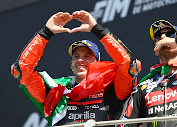 Aprilias Italo-Dreamteam: Marco Bezzecchi (li.) und Pecco Bagnaia