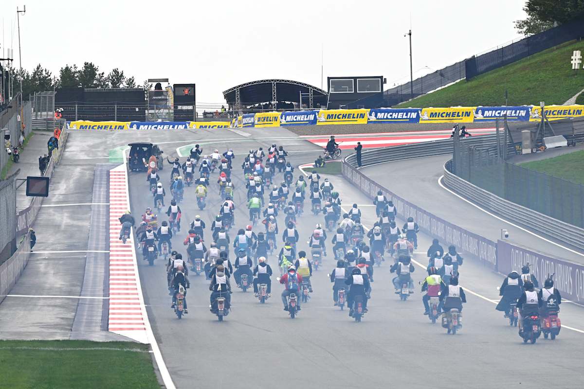 Die Mopeds hüllten den Red Bull Ring in eine Zweitakt-Wolke