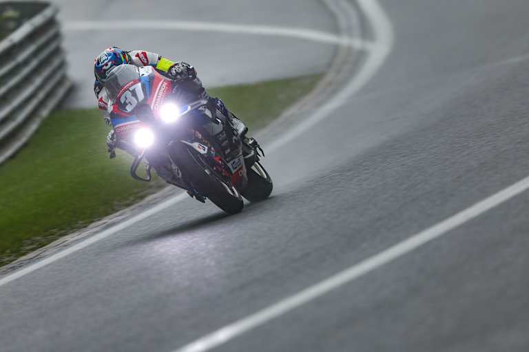 Steven Odendaal auf der Werks-BMW
