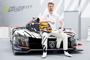 Robert Shwartzman und der Peugeot 9X8