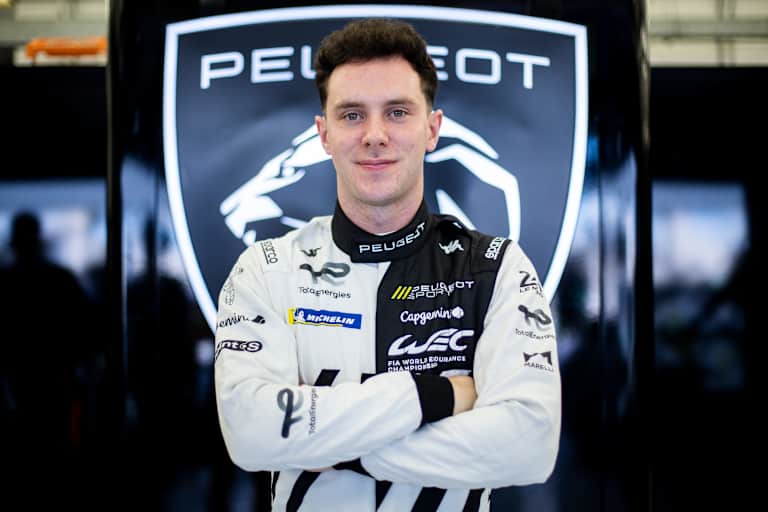 Alex Quinn im Peugeot-Dress