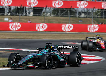 Glück im Heimspiel: George Russell kam vor Lewis Hamilton ins Ziel