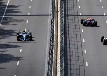 Carlos Sainz (l.) verlor seinen Top-10-Startplatz