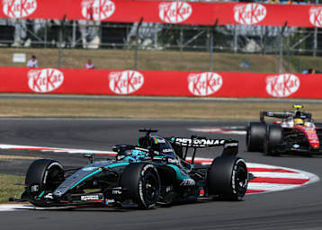 Glück im Heimspiel: George Russell kam vor Lewis Hamilton ins Ziel