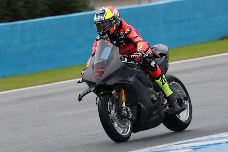 Yari Montella benötigt mehr Kilometer mit der neuen Ducati V4R