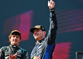 Max Verstappen mit Kimi Antonelli auf dem Podium in Spielberg