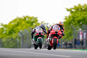Luca Marini vor Johann Zarco
