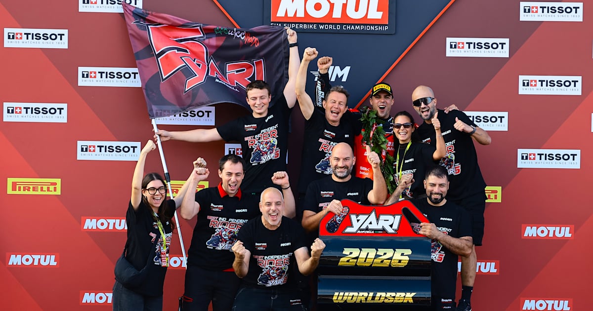 Yari Montella (Ducati) im Kampf mit den Lowes-Twins: Sam bereits ...