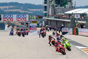 Helfer können die MotoGP auf dem Sachsenring hautnah erleben