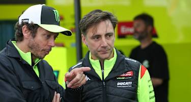 Valentino Rossi mit VR46-Teamanager Pablo Nieto