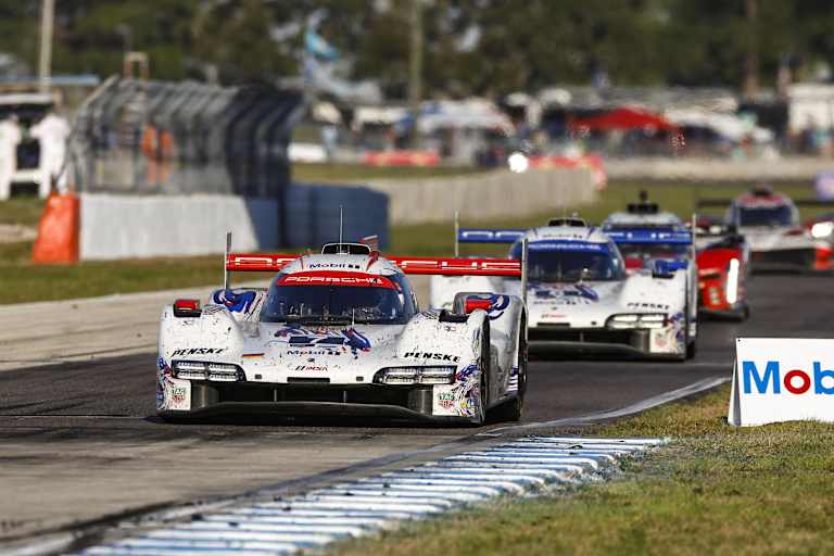 Die beiden Werks-Porsche 963 bei den 12h Sebring