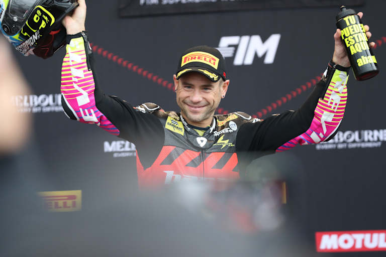 Alvaro Bautista jubelt über Platz 3 im Regenchaos auf Phillip Island