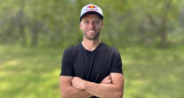 Brad Binder sitzt 2027 auf einer BMW M1000RR