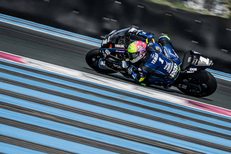 Marvin Fritz auf der Yamaha R1 von YART