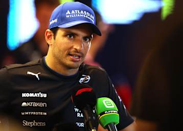 Carlos Sainz freute sich mit Lando Norris über dessen Titel-Erfolg