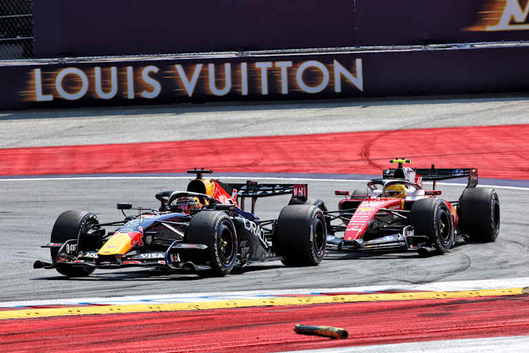 Lewis Hamilton im Duell mit Max Verstappen