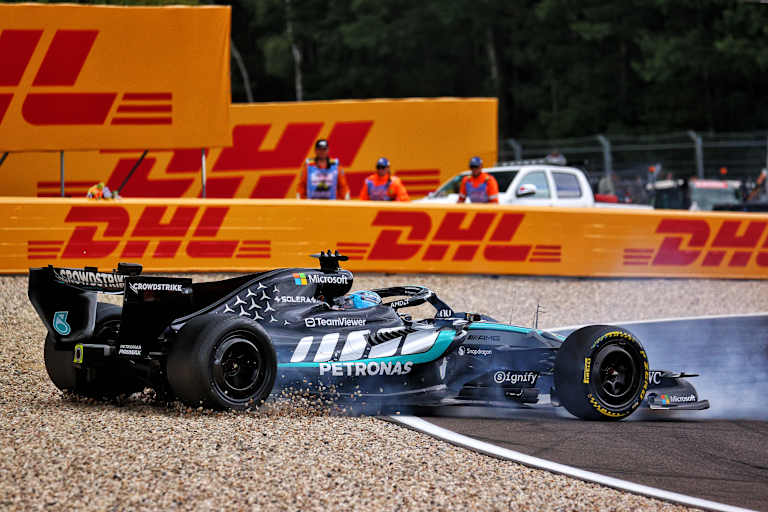 George Russell schied in Spa aus