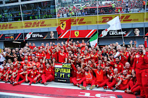 Charles Leclerc nach seinem Monza-Sieg 2019