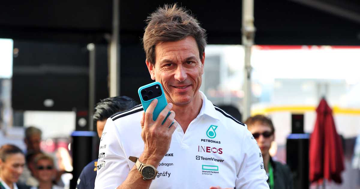 George-Russell-Gute-Noten-von-Mercedes-Teamchef-Toto-Wolff