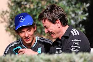 Mercedes-Teamchef Toto Wolff im Gespräch mit Kimi Antonelli