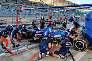 Arbeiten bei Williams am Auto