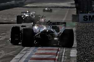 Max Verstappen hat in China alle Hände voll zu tun mit seinem Rennwagen